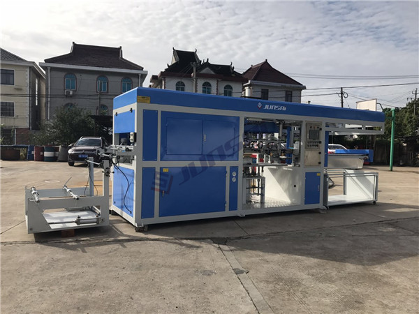 如何更換全自動吸塑機的真空泵油？